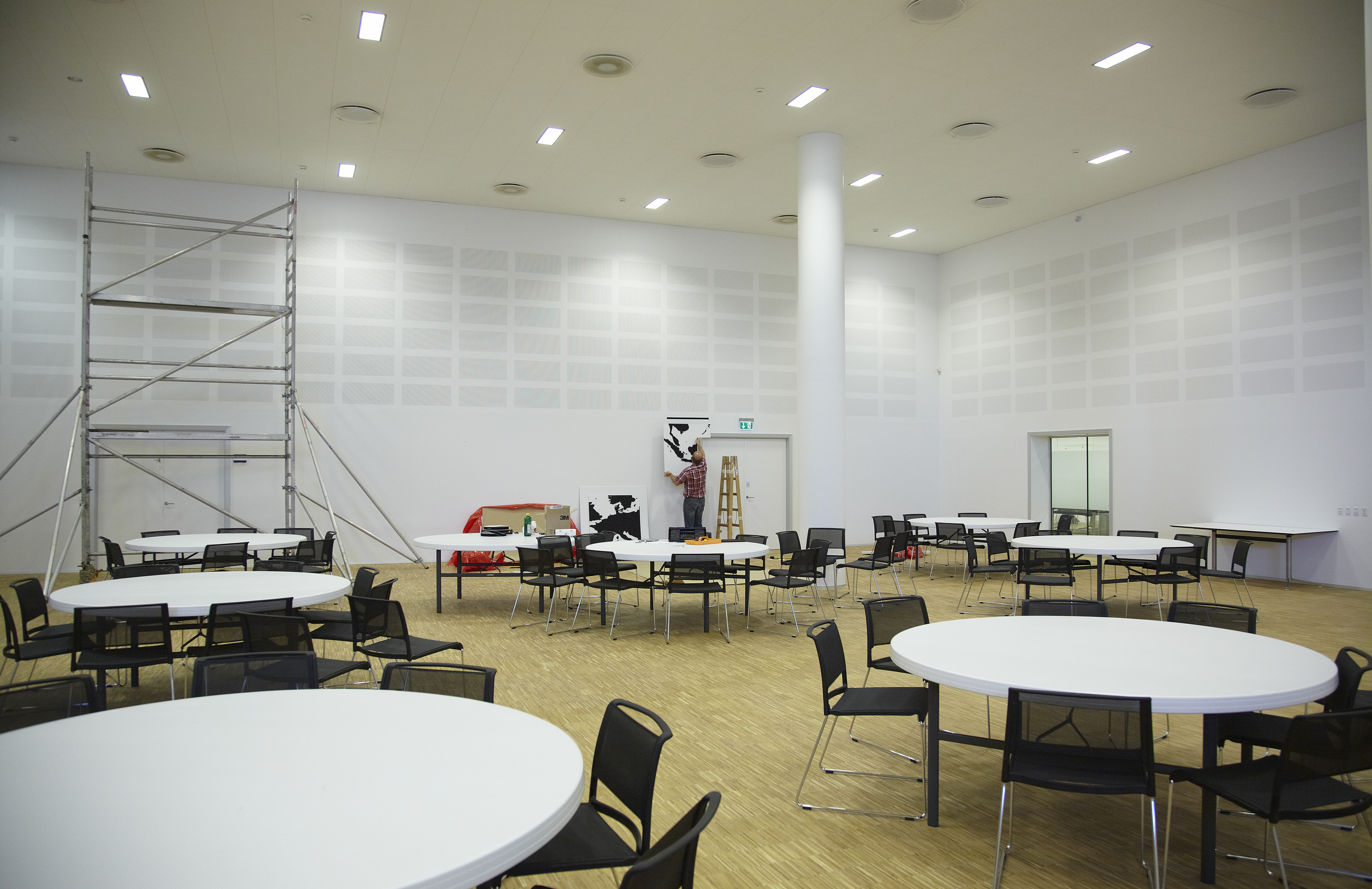 fraster, filt, opklæbning, akustik, uld filt, inspiration, design, indretning, filttavle, udsmykning, opklæbet filt, filt på væg, limet filt, vægfilt, filtfarve, dekoration